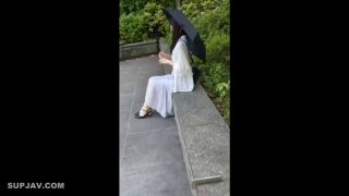 海莉希尔顿深深地吸了一个厚厚的鸡巴，摇滚它很好和铁杆